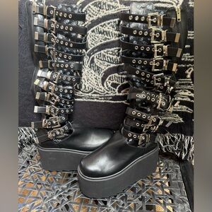 LA MODA DOLLS KILL CONFINEMENTS STRAPPY PLATFORM BOOTS